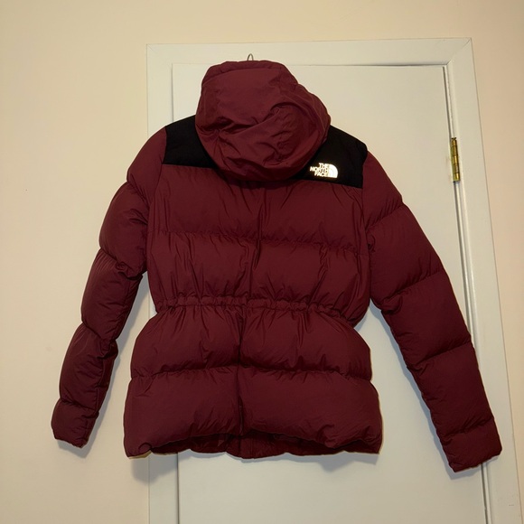 Women's North Face puffer coat - Picture 3 of 5